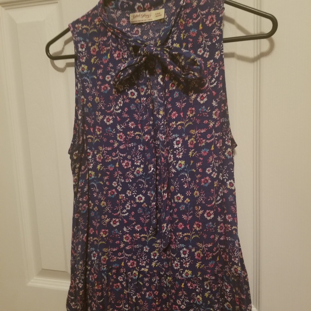 Floral tie tank
